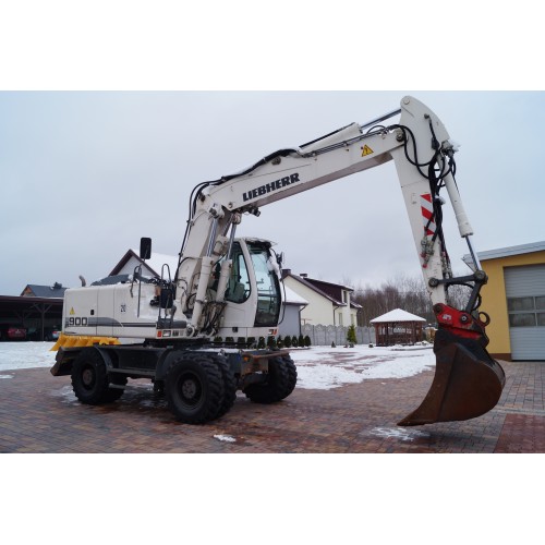 Liebherr A 900C