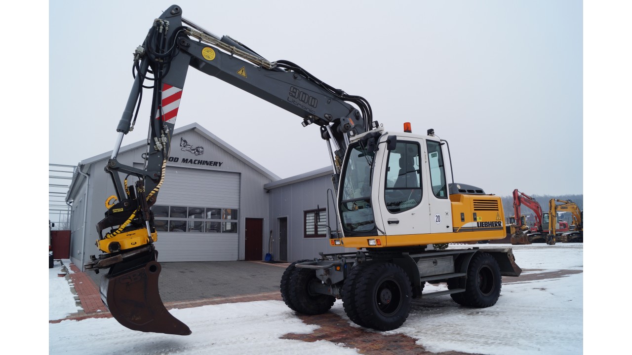 Liebherr 900 C