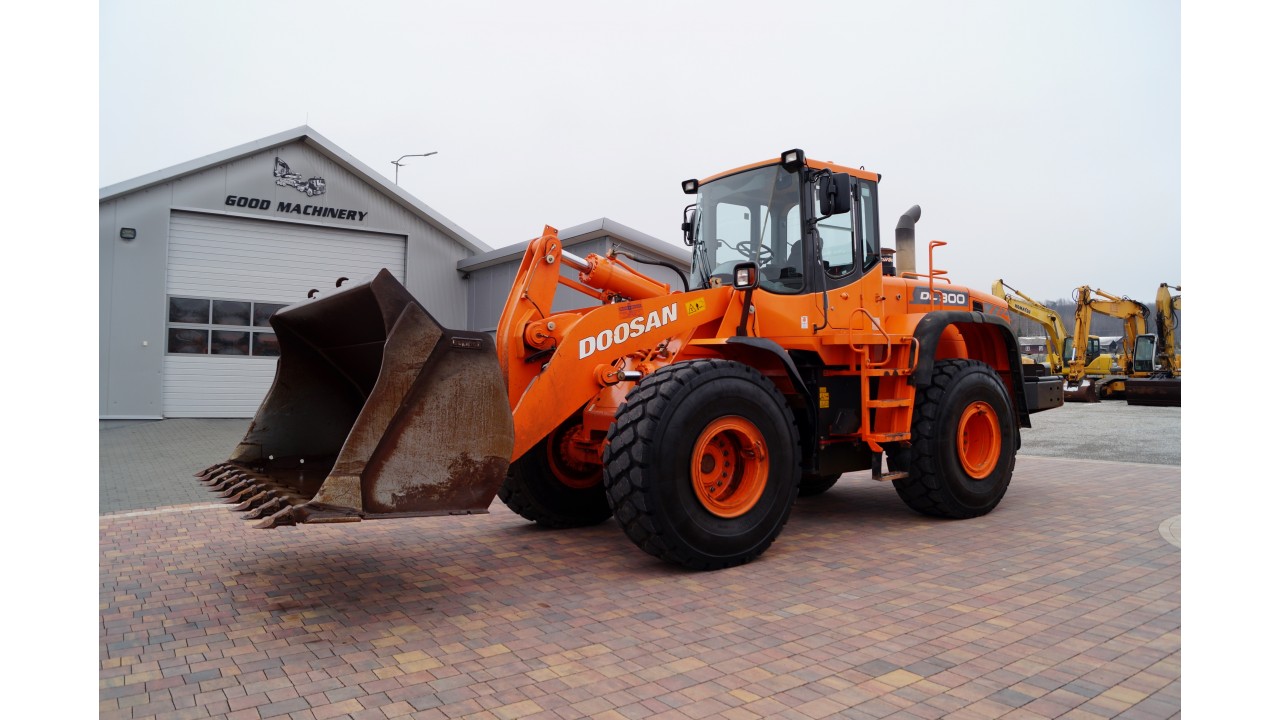 Doosan DL 300