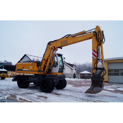 Liebherr A 900 C