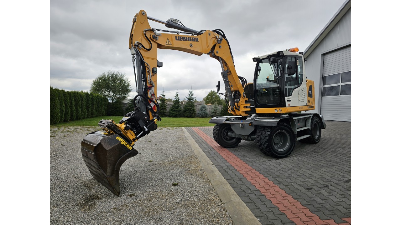 Liebherr A 912 Compact